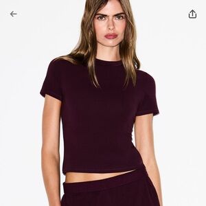 SKIMS Deep Purple Short Sleeve Tee Skims Cotton Jersey Current Medium M